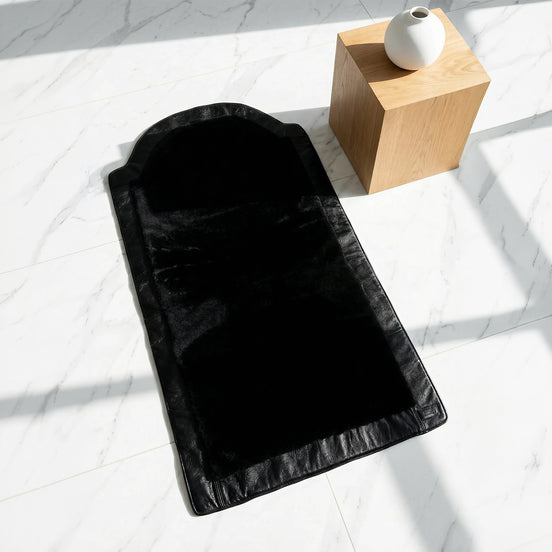 Miras Quabba Siyah Düz Namaz Seccadesi