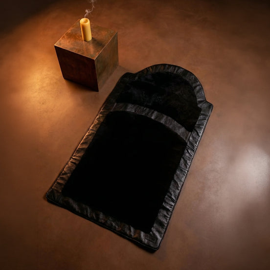 Miras Quabba Siyah Desenli Namaz Seccadesi